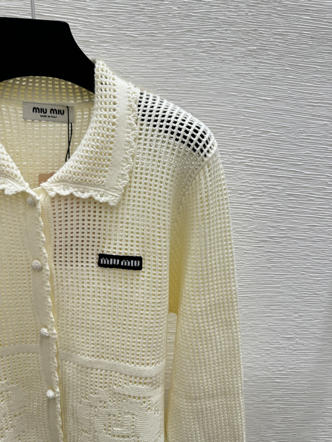 🆕M家🆕 春夏新款 纯色镂空翻领针织长袖开衫颜色：杏色尺码：36.38.40