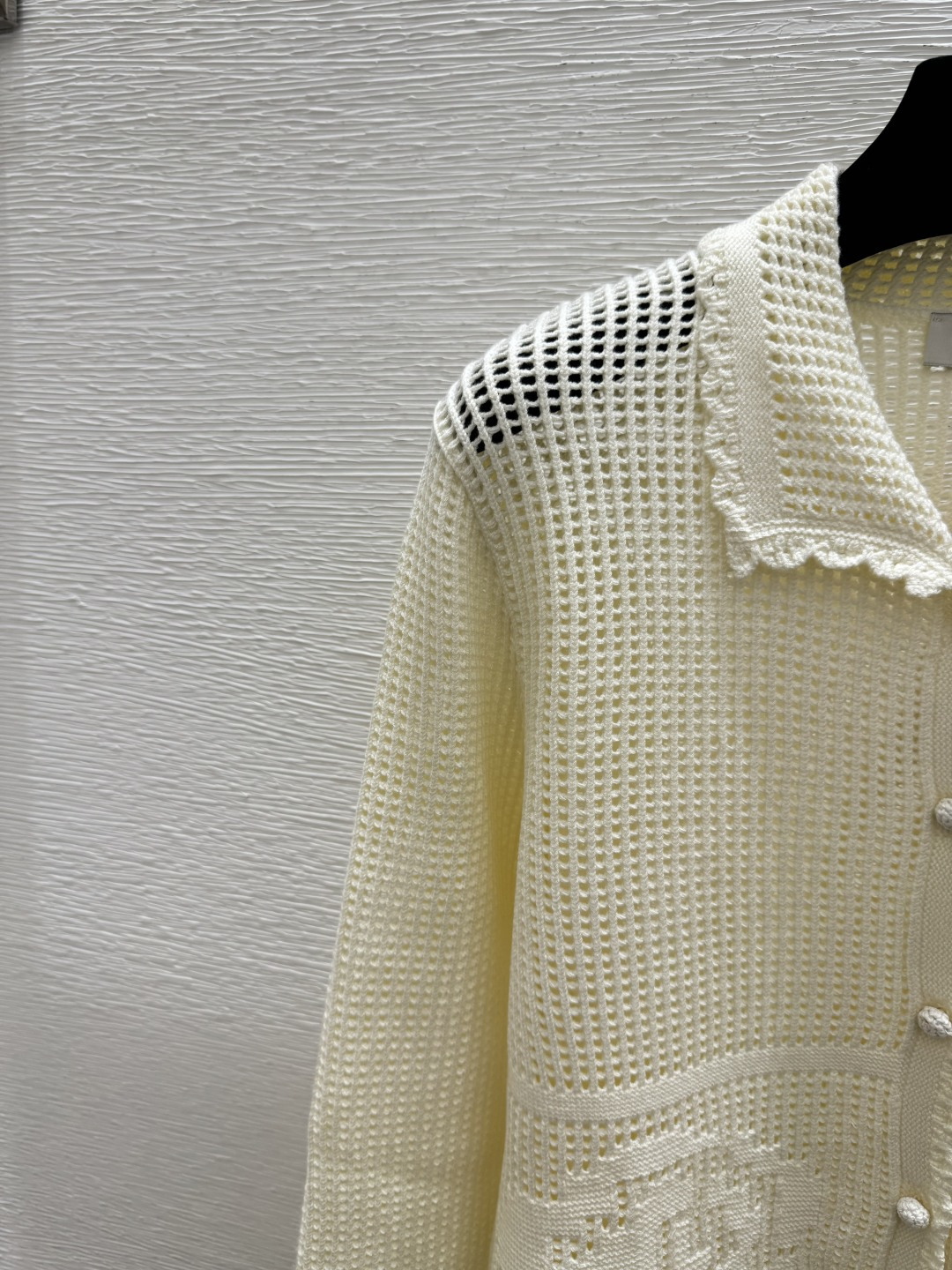 🆕M家🆕 春夏新款 纯色镂空翻领针织长袖开衫颜色：杏色尺码：36.38.40