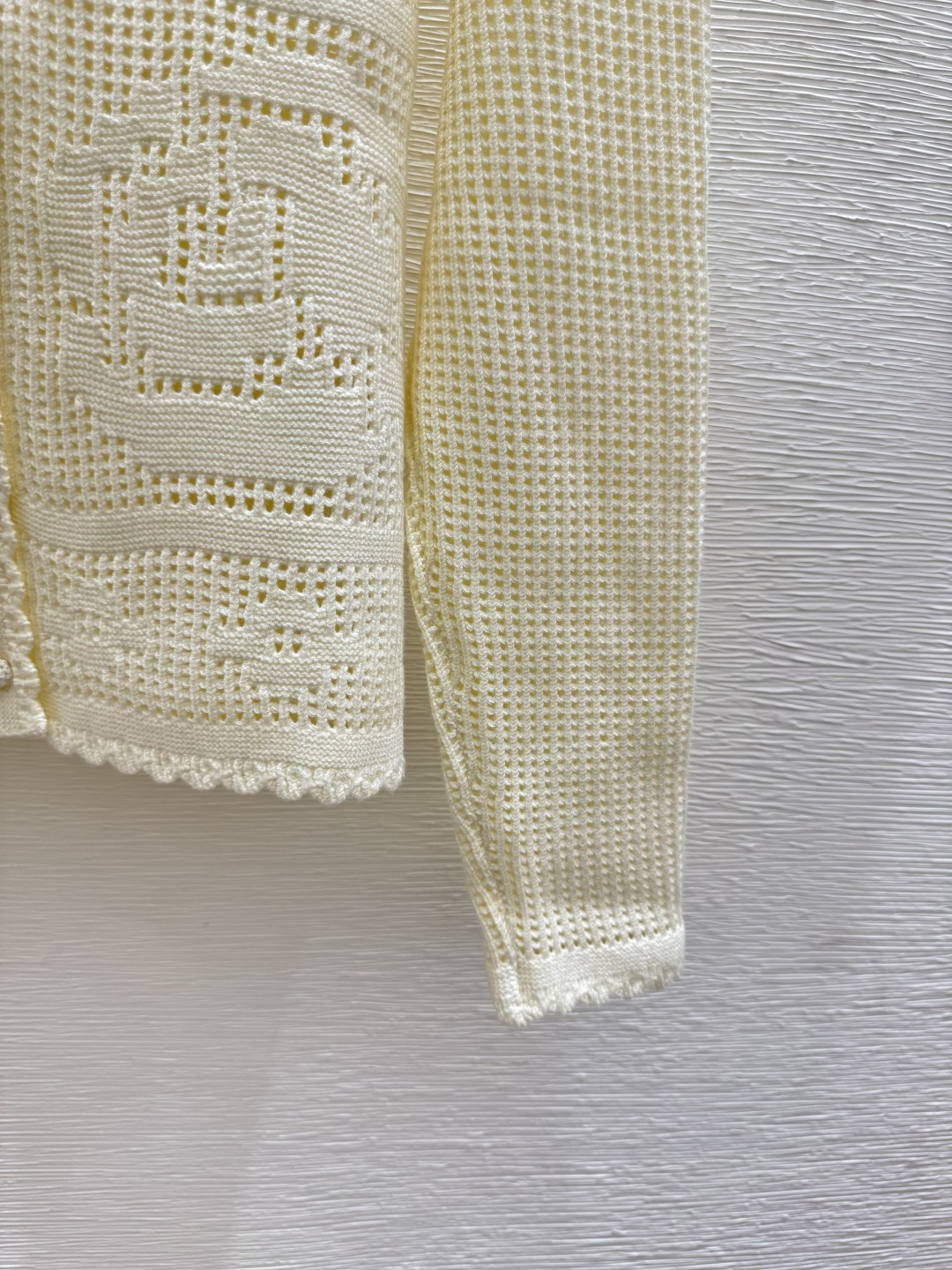 🆕M家🆕 春夏新款 纯色镂空翻领针织长袖开衫颜色：杏色尺码：36.38.40