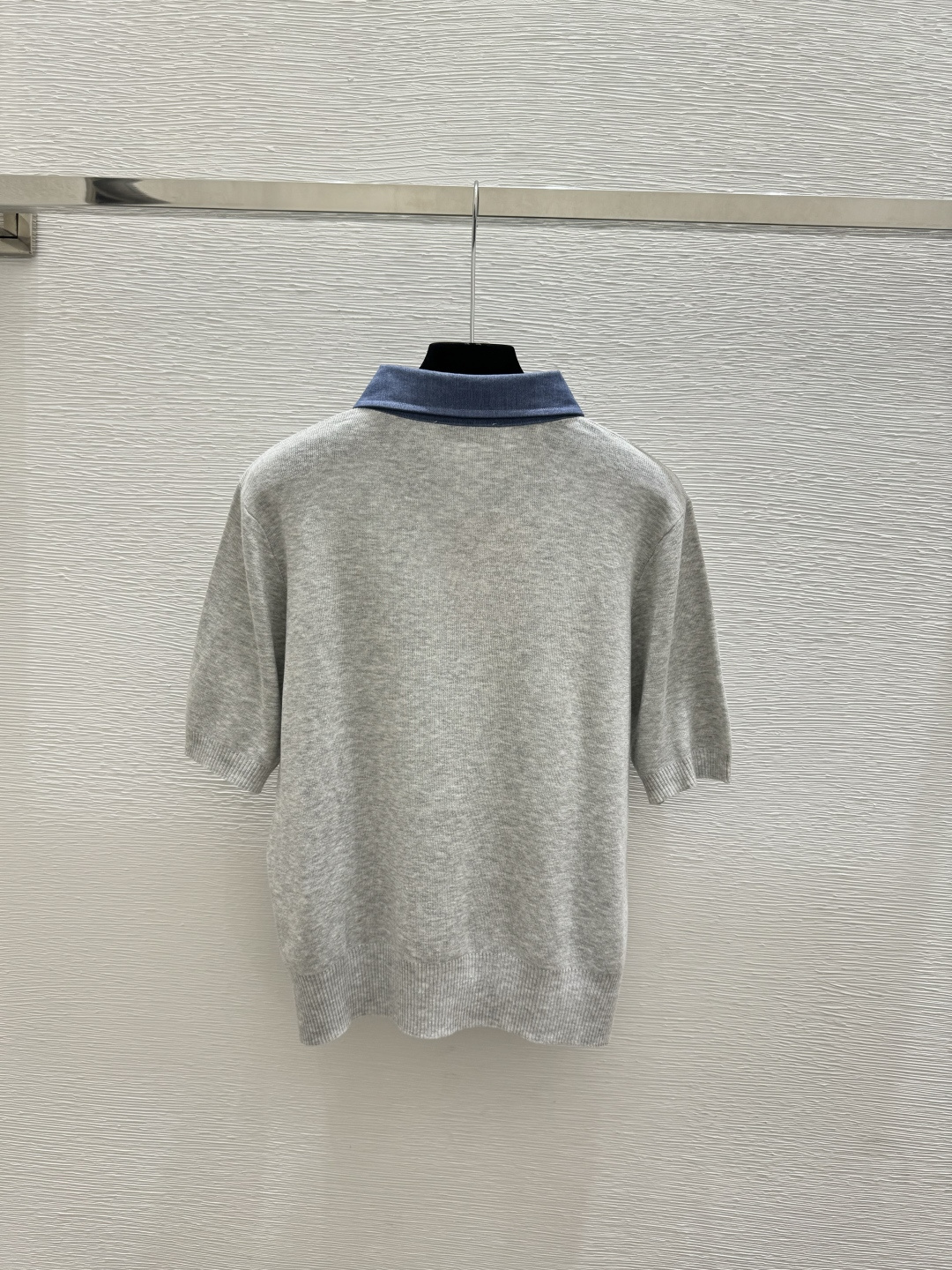 🆕M家🆕 春夏新款 撞色翻领简约针织短袖颜色：灰色 宝蓝尺码：36.38.40