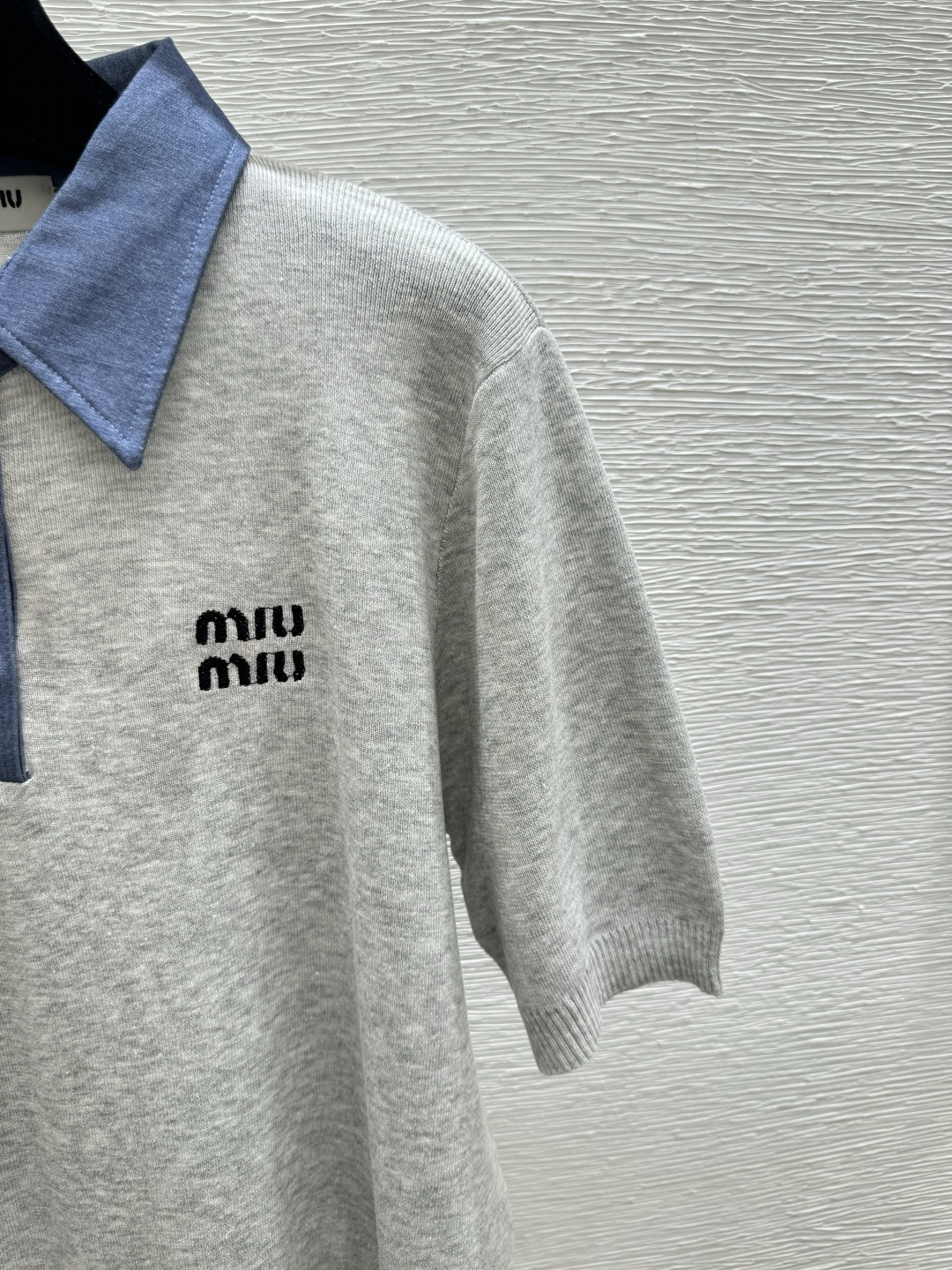 🆕M家🆕 春夏新款 撞色翻领简约针织短袖颜色：灰色 宝蓝尺码：36.38.40