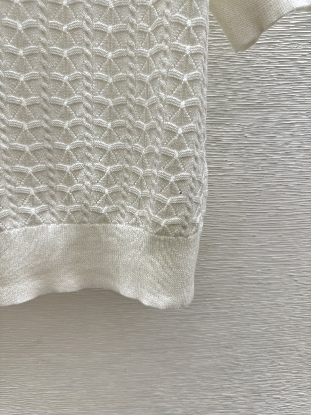 🆕CH家🆕 春夏新款 纯色镂空简约圆领针织短袖颜色：白色 蓝色 宝蓝尺码：36.38.40