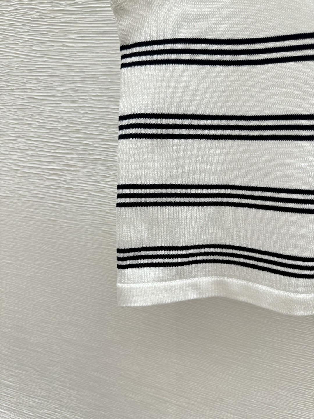 🆕M家🆕 春夏新款 撞色条纹翻领针织背心颜色：白色 宝蓝尺码：36.38.40