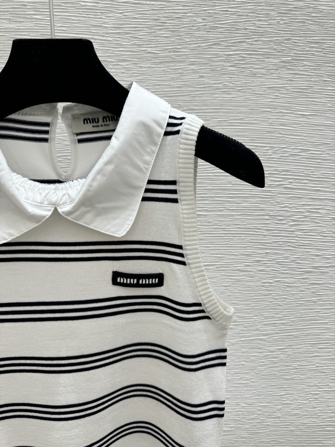 🆕M家🆕 春夏新款 撞色条纹翻领针织背心颜色：白色 宝蓝尺码：36.38.40