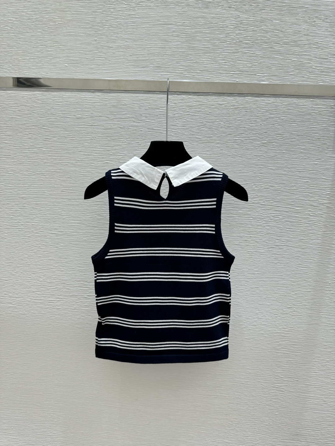 🆕M家🆕 春夏新款 撞色条纹翻领针织背心颜色：白色 宝蓝尺码：36.38.40