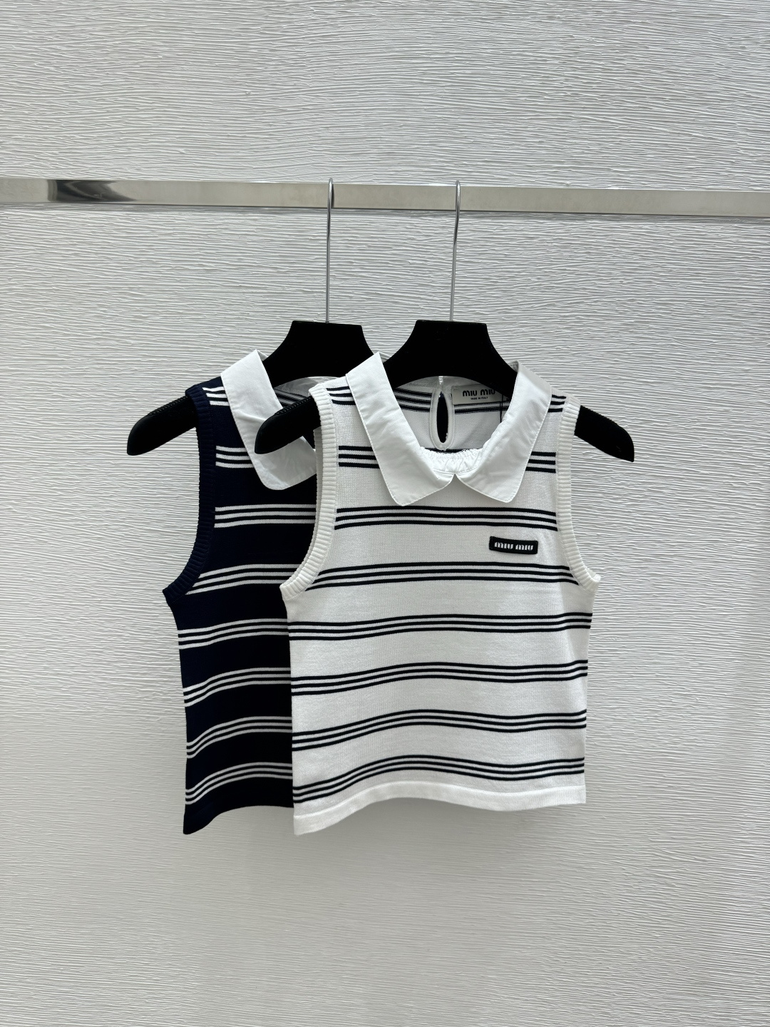🆕M家🆕 春夏新款 撞色条纹翻领针织背心颜色：白色 宝蓝尺码：36.38.40