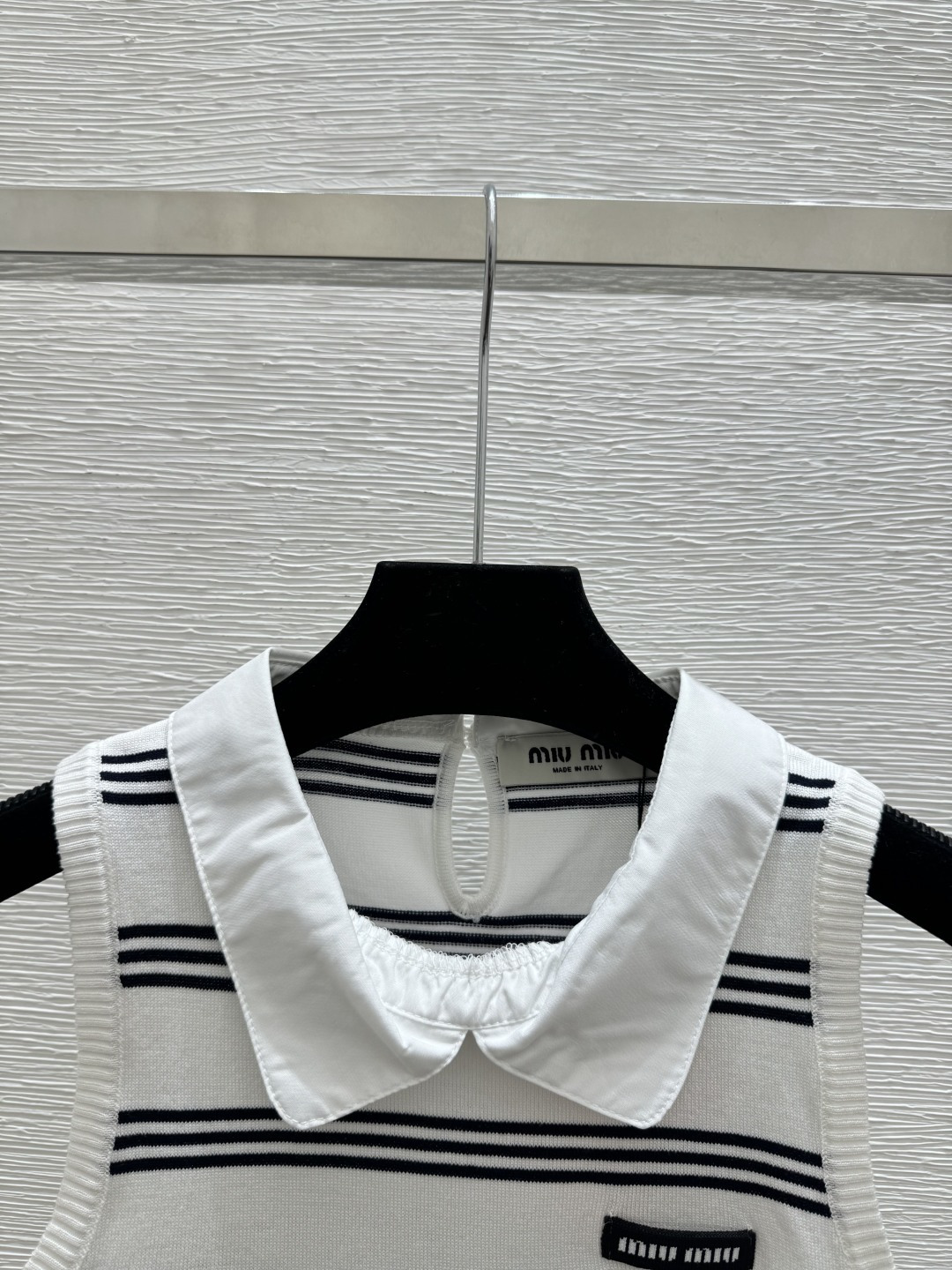 🆕M家🆕 春夏新款 撞色条纹翻领针织背心颜色：白色 宝蓝尺码：36.38.40