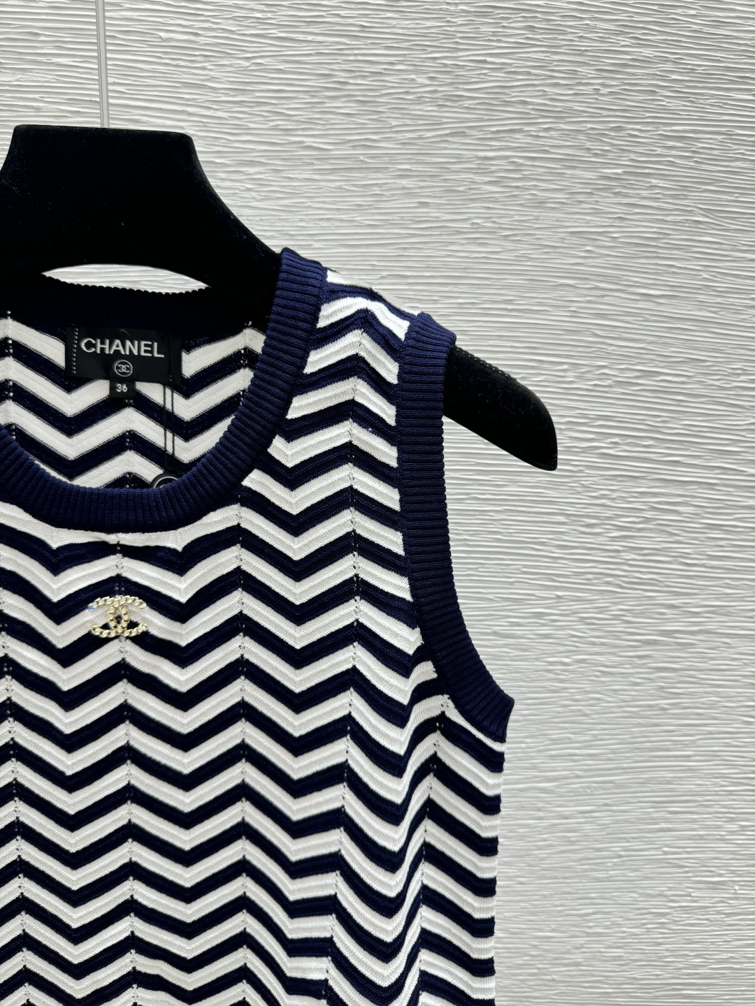 🆕CH家🆕 春夏新款 撞色条纹圆领针织背心颜色：宝蓝尺码：36.38.40