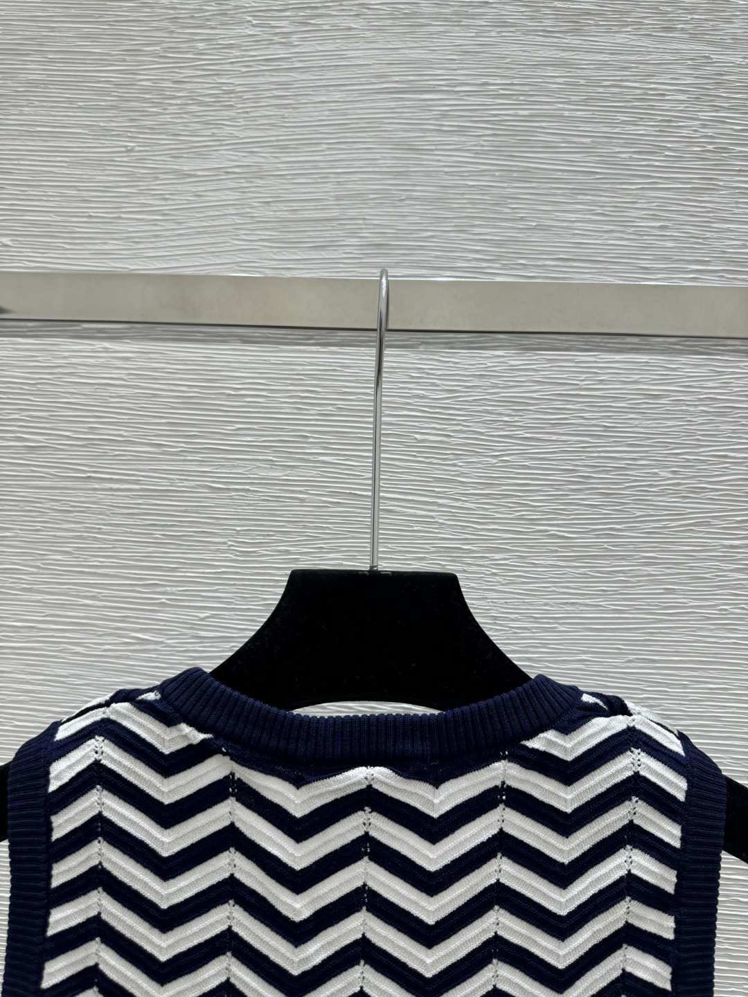 🆕CH家🆕 春夏新款 撞色条纹圆领针织背心颜色：宝蓝尺码：36.38.40