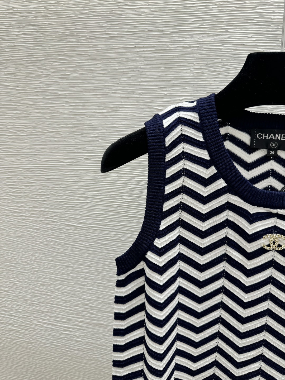 🆕CH家🆕 春夏新款 撞色条纹圆领针织背心颜色：宝蓝尺码：36.38.40