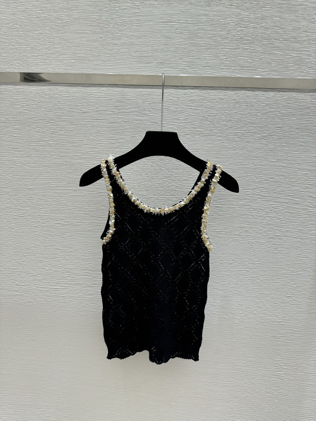 🆕CH家🆕 春夏新款 撞色提花重工钉珠菱格镂空圆领针织吊带颜色：黑色尺码：36.38.40