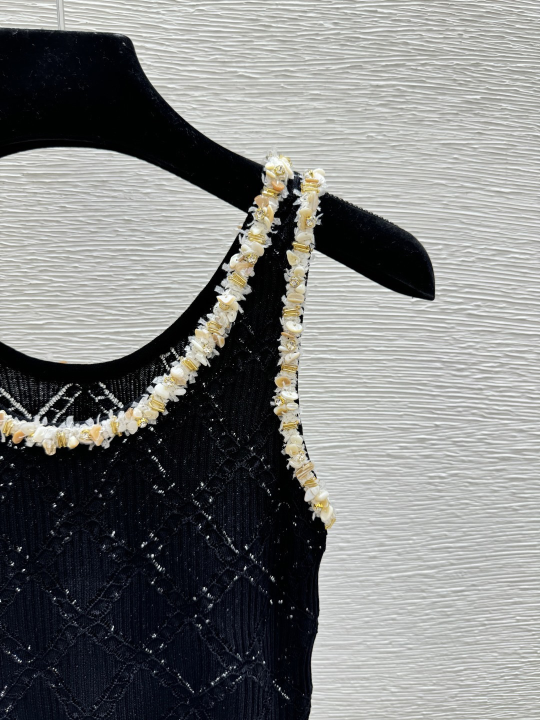 🆕CH家🆕 春夏新款 撞色提花重工钉珠菱格镂空圆领针织吊带颜色：黑色尺码：36.38.40