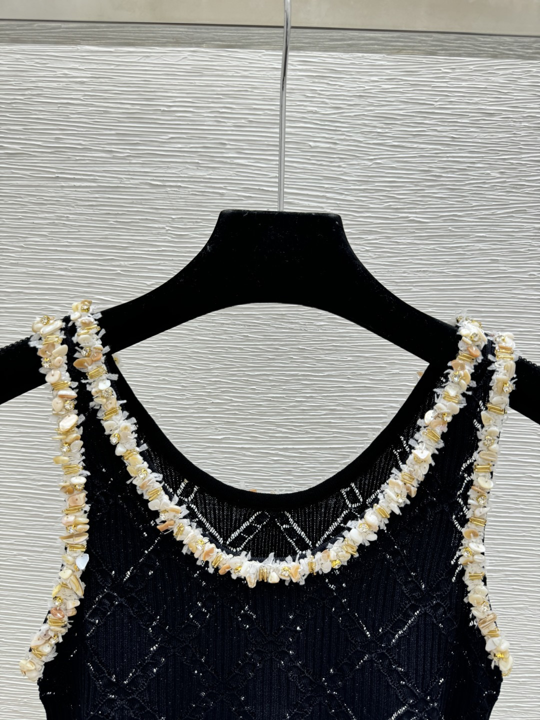 🆕CH家🆕 春夏新款 撞色提花重工钉珠菱格镂空圆领针织吊带颜色：黑色尺码：36.38.40