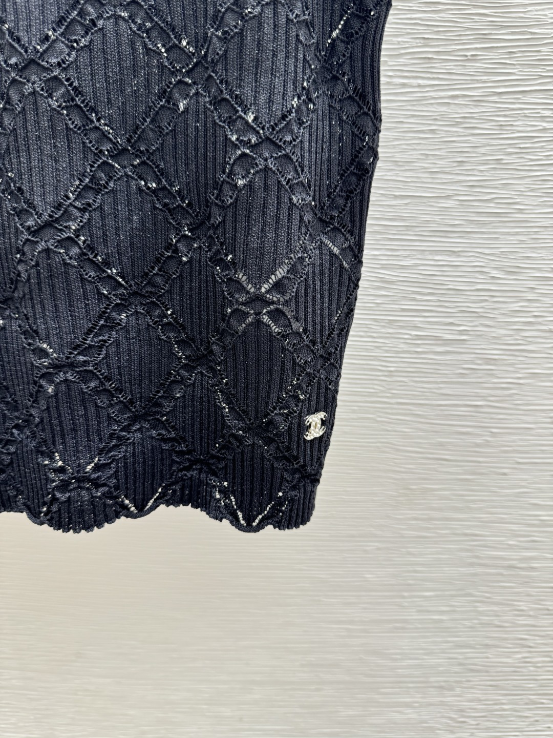 🆕CH家🆕 春夏新款 撞色提花重工钉珠菱格镂空圆领针织吊带颜色：黑色尺码：36.38.40