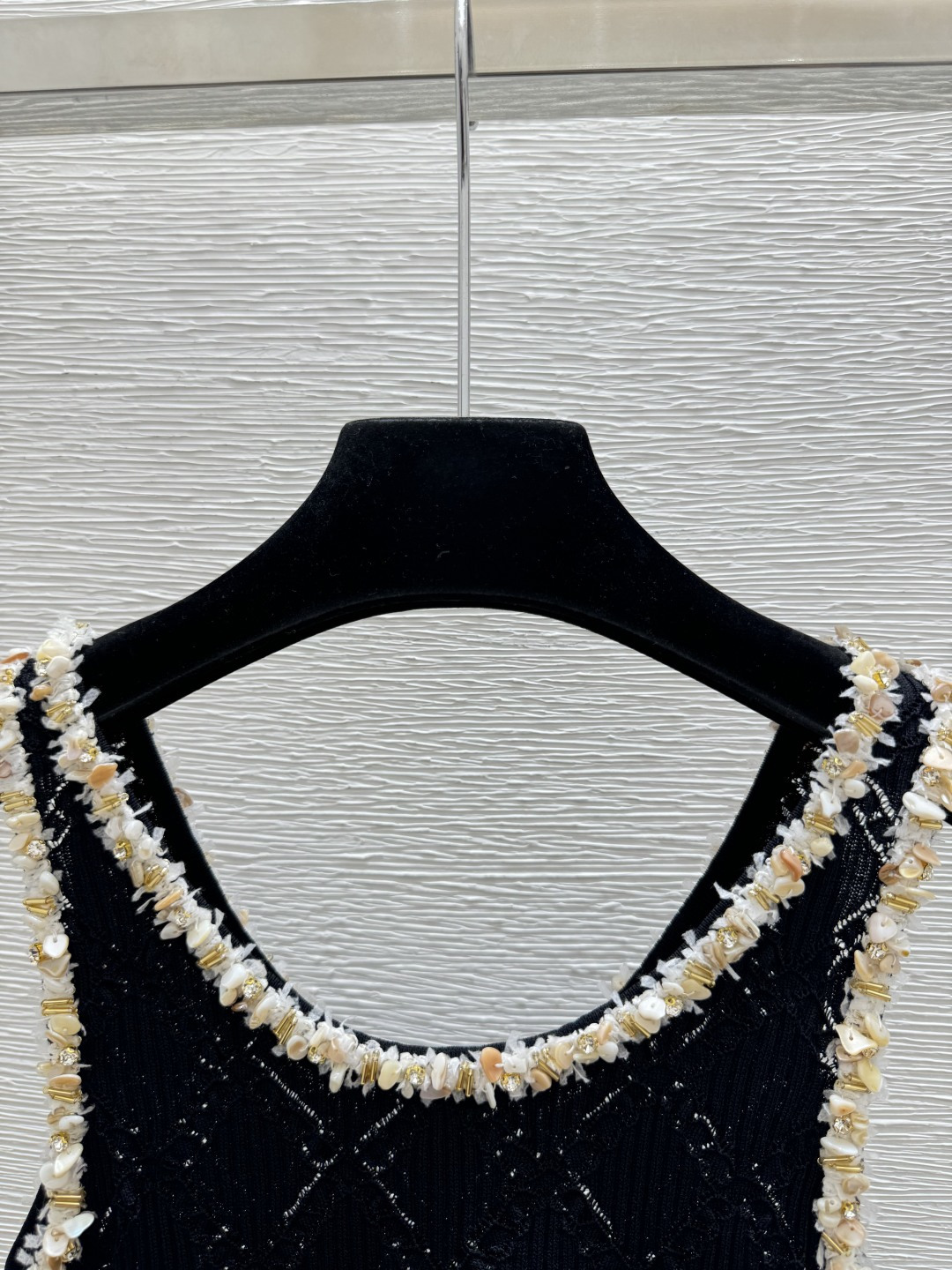 🆕CH家🆕 春夏新款 撞色提花重工钉珠菱格镂空圆领针织吊带颜色：黑色尺码：36.38.40