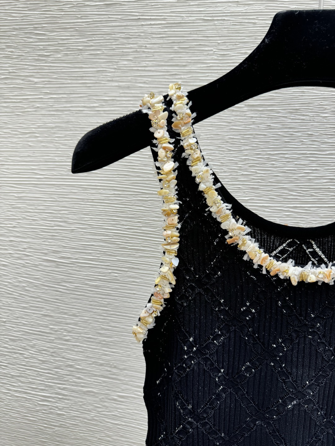 🆕CH家🆕 春夏新款 撞色提花重工钉珠菱格镂空圆领针织吊带颜色：黑色尺码：36.38.40