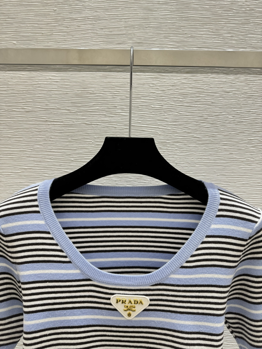 🆕P家🆕 春夏新款 撞色条纹圆领针织短袖颜色：蓝色尺码：36.38.40