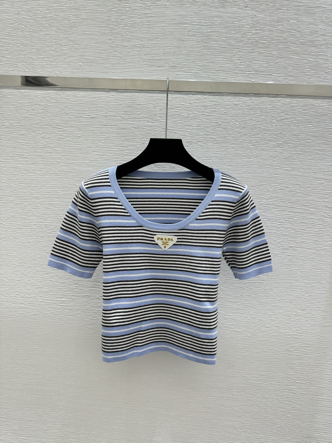 🆕P家🆕 春夏新款 撞色条纹圆领针织短袖颜色：蓝色尺码：36.38.40