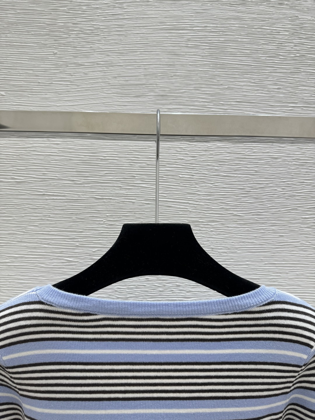 🆕P家🆕 春夏新款 撞色条纹圆领针织短袖颜色：蓝色尺码：36.38.40