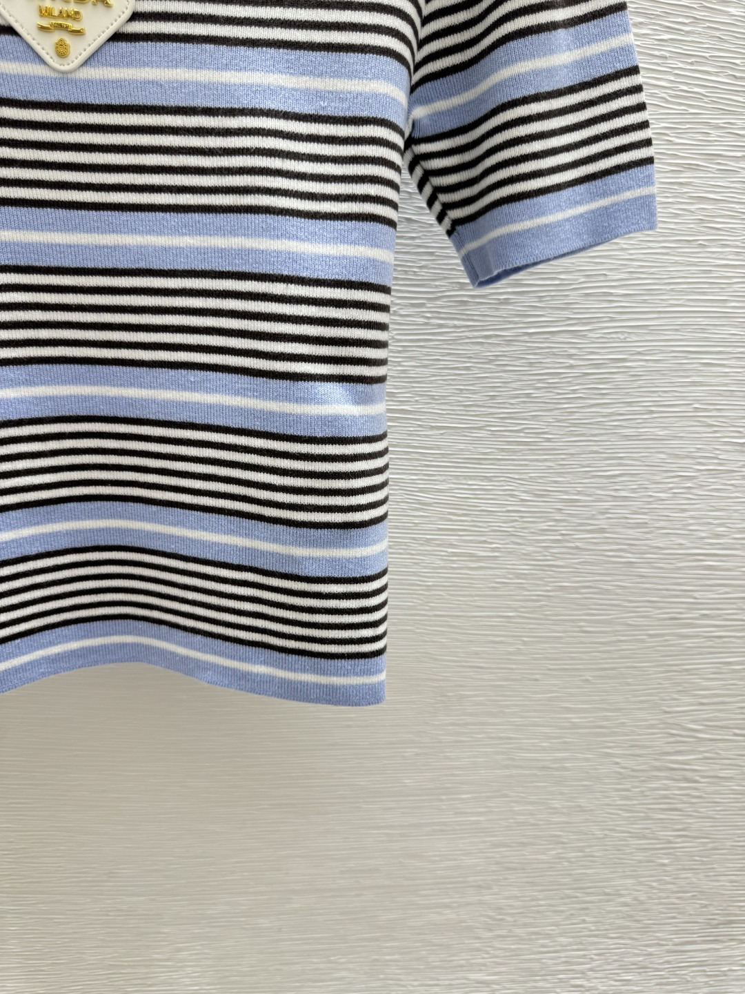🆕P家🆕 春夏新款 撞色条纹圆领针织短袖颜色：蓝色尺码：36.38.40