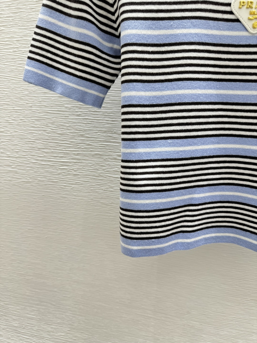 🆕P家🆕 春夏新款 撞色条纹圆领针织短袖颜色：蓝色尺码：36.38.40