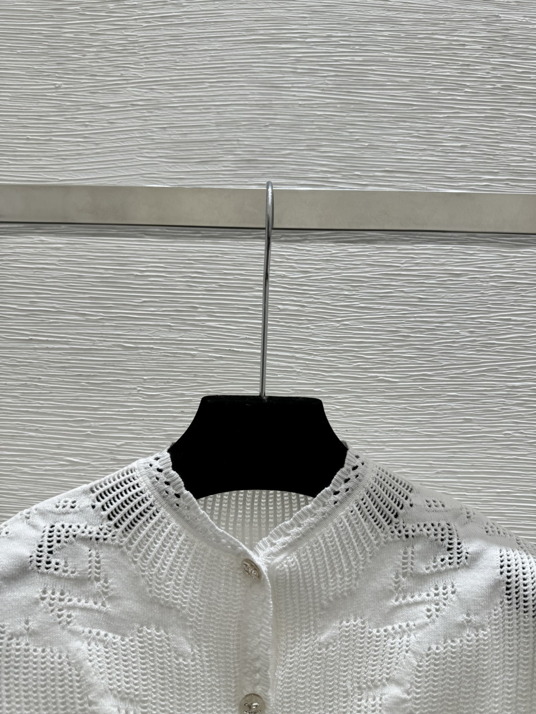 🆕CH家🆕 春夏新款 纯色花卉镂空针织背心开衫颜色：白色 尺码：36.38.40