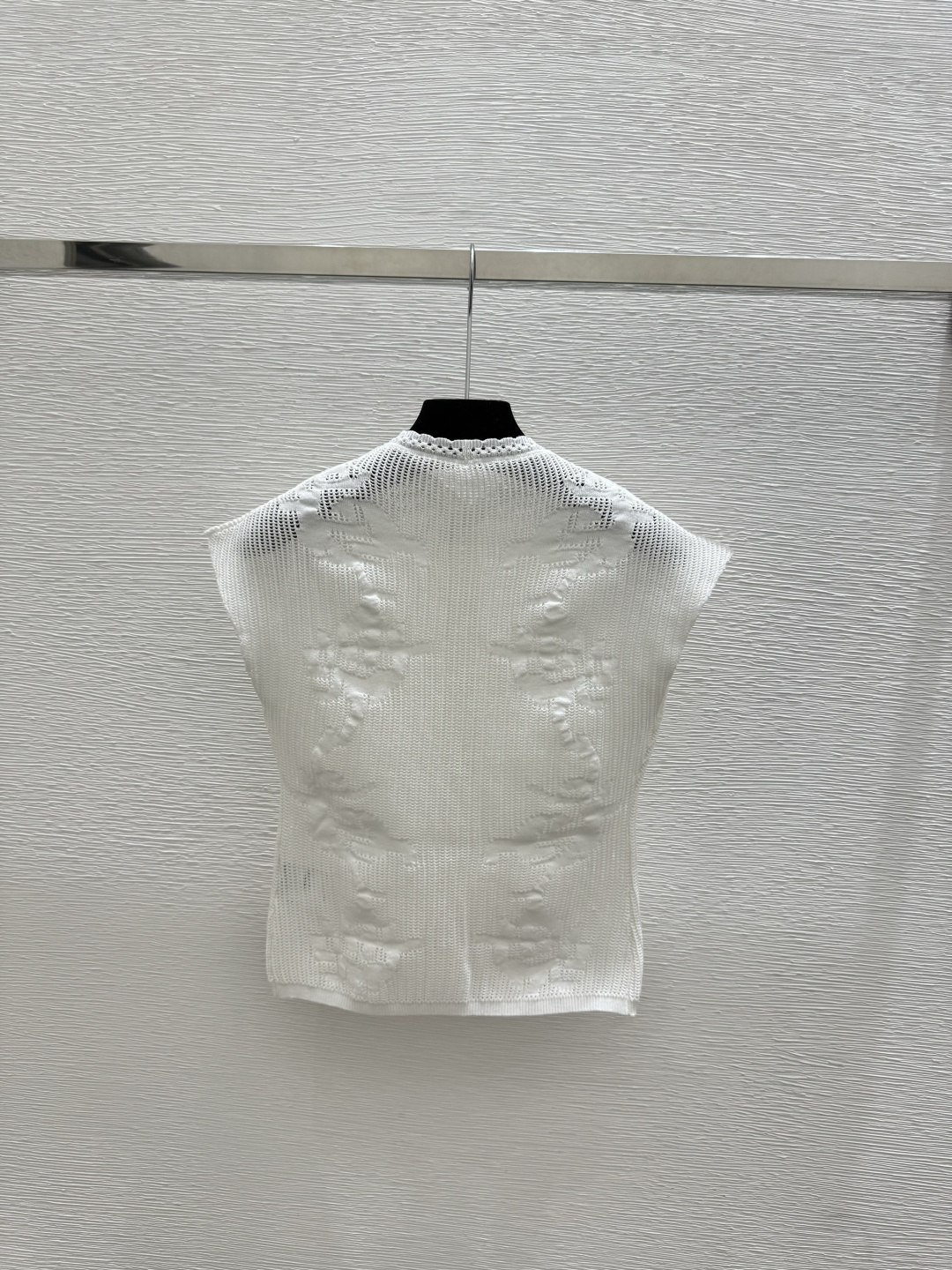 🆕CH家🆕 春夏新款 纯色花卉镂空针织背心开衫颜色：白色 尺码：36.38.40