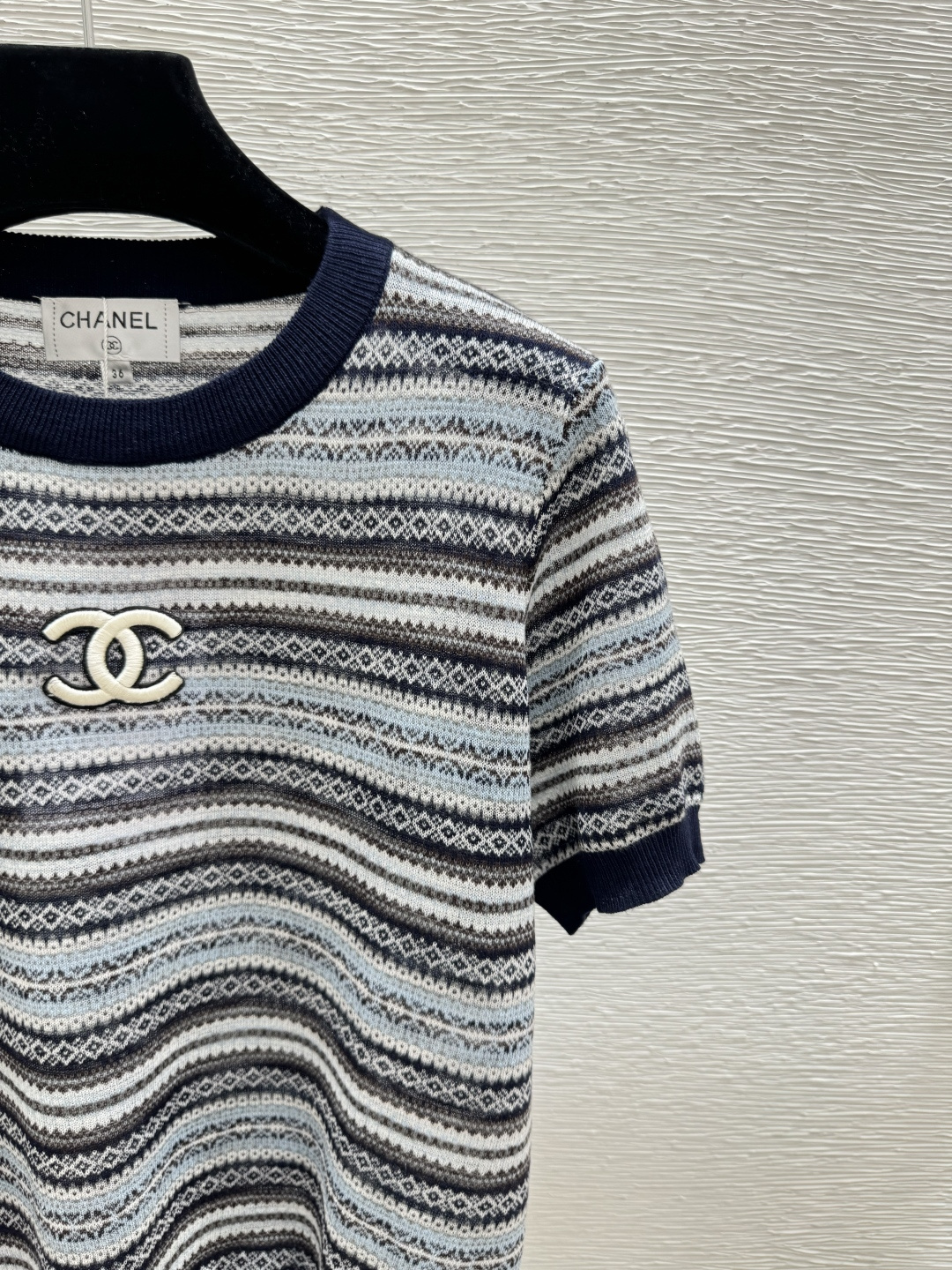 🆕CH家🆕 春夏新款 撞色条纹圆领针织短袖颜色：宝蓝尺码：36.38.40