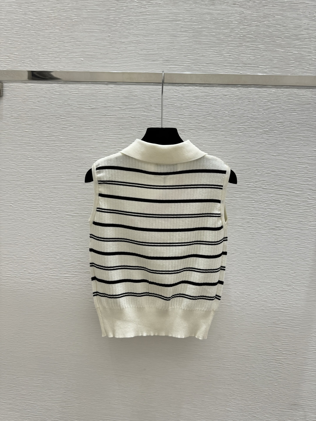 🆕M家🆕 春夏新款 撞色条纹翻领针织背心开衫颜色：白色 宝蓝尺码：36.38.40