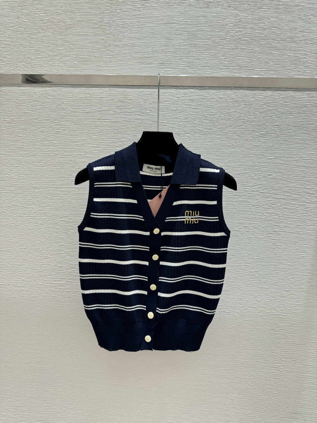 🆕M家🆕 春夏新款 撞色条纹翻领针织背心开衫颜色：白色 宝蓝尺码：36.38.40