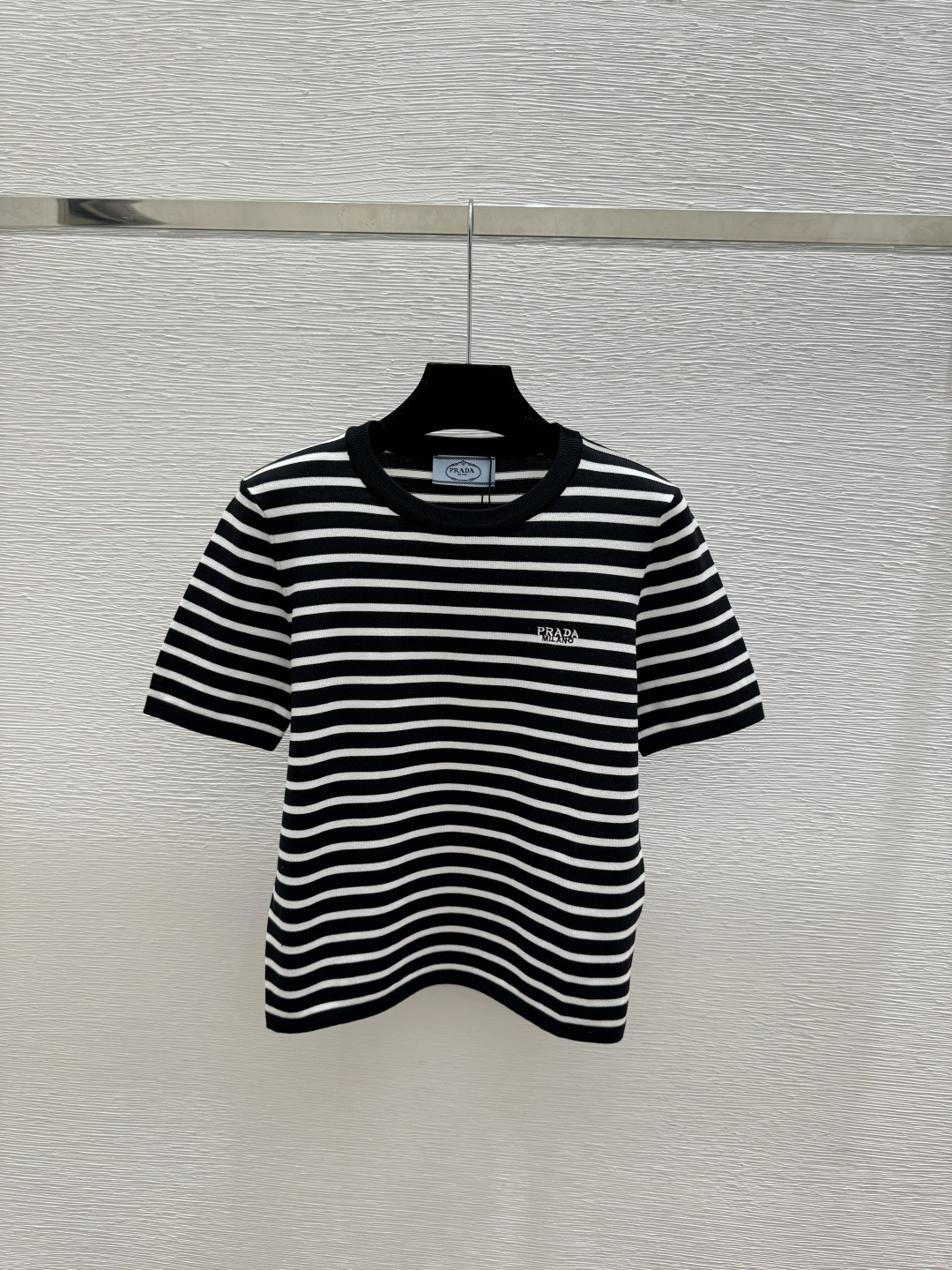Prada P家 春夏新款 撞色条纹圆领针织短袖