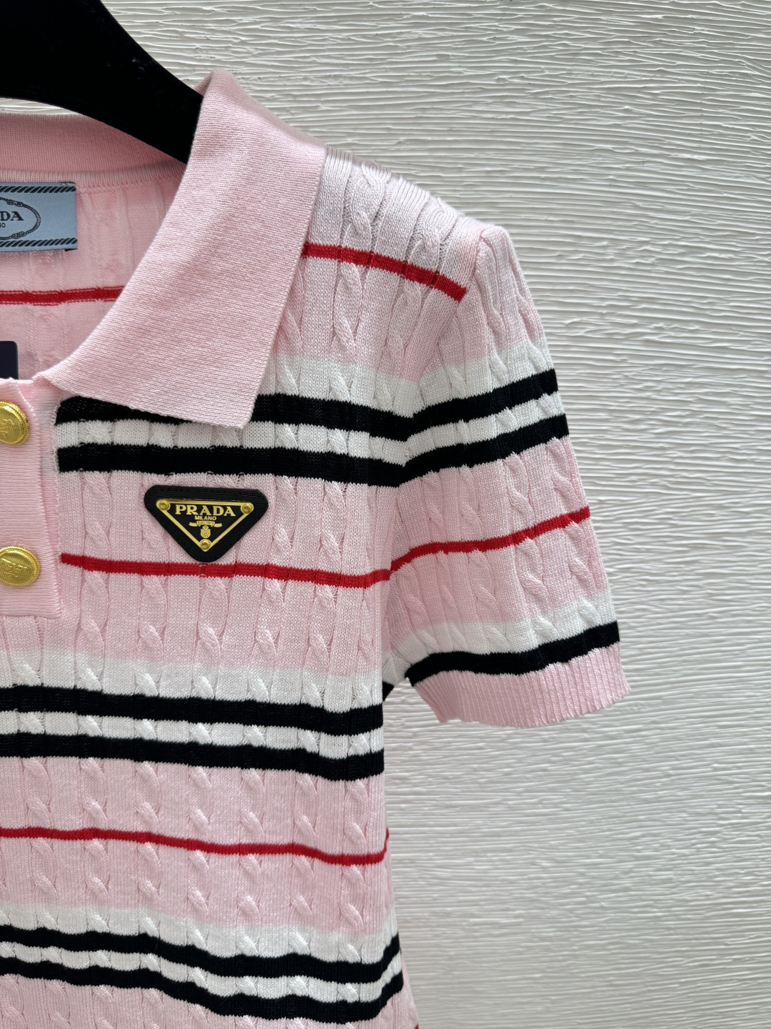 Prada P家 春夏新款 撞色条纹翻领针织短袖
