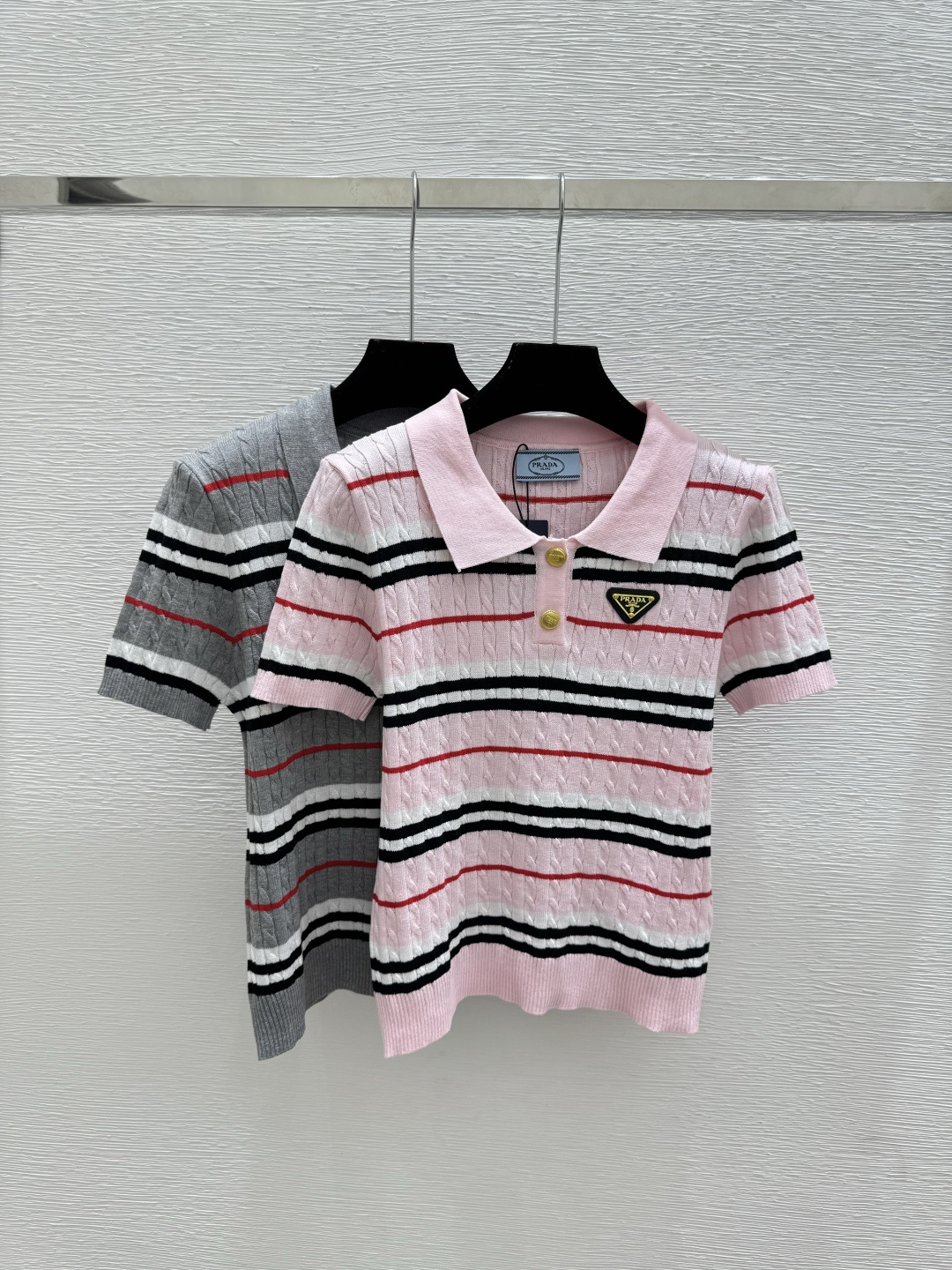 Prada P家 春夏新款 撞色条纹翻领针织短袖
