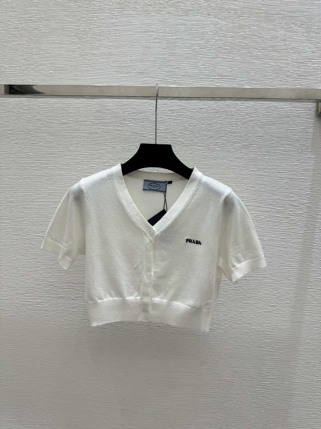 Prada P家 春夏新款 纯色简约V领针织短袖开衫