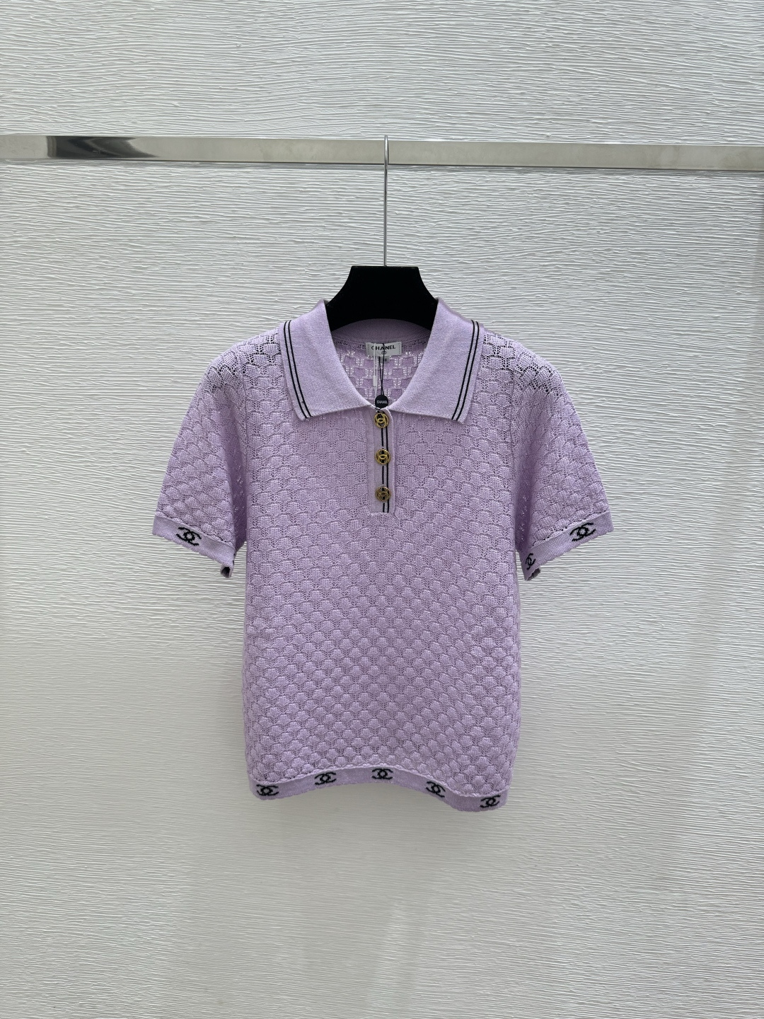 🆕CH家🆕  春夏新款 纯色简约镂空翻领针织短袖颜色：白色 黄色 紫色 黑色尺码：36.38.40