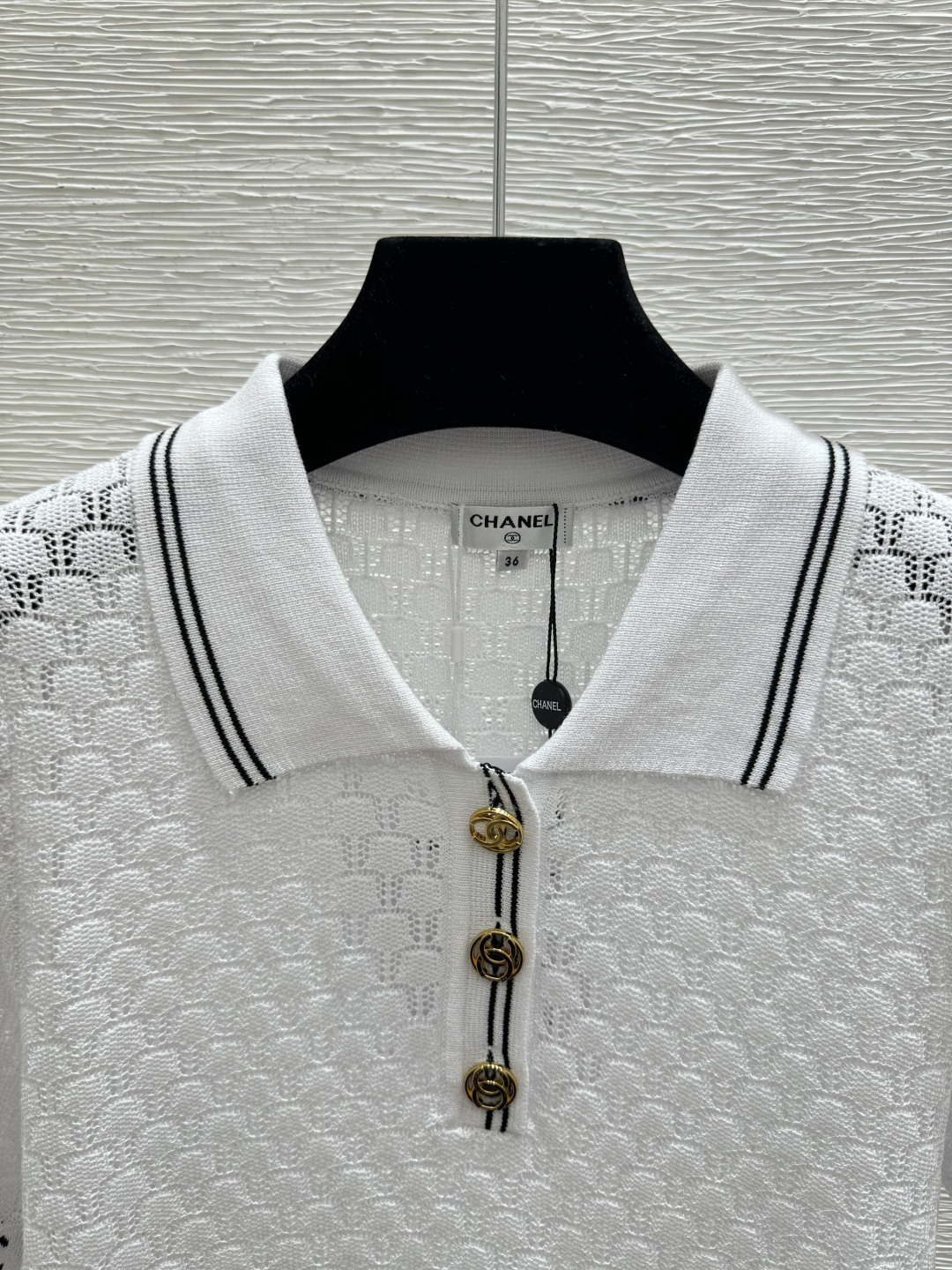 🆕CH家🆕  春夏新款 纯色简约镂空翻领针织短袖颜色：白色 黄色 紫色 黑色尺码：36.38.40