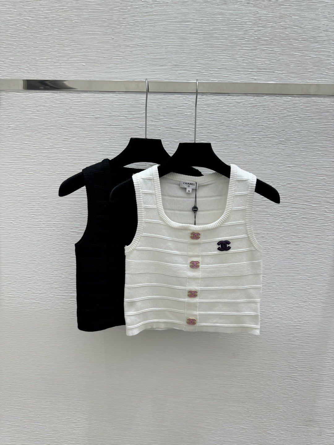 🆕CH家🆕  春夏新款 纯色简约圆领针织背心颜色：白色 黑色尺码：36.38.40