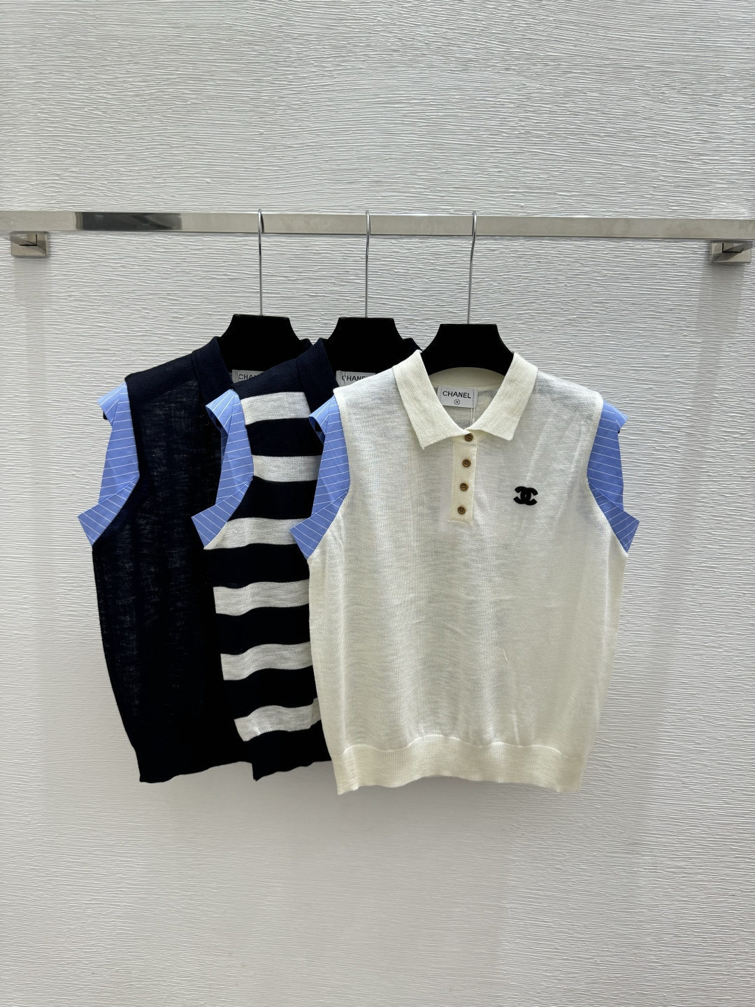 🆕CH家🆕  春夏新款 撞色简约翻领针织背心颜色：白色 宝蓝 黑色尺码：36.38.40