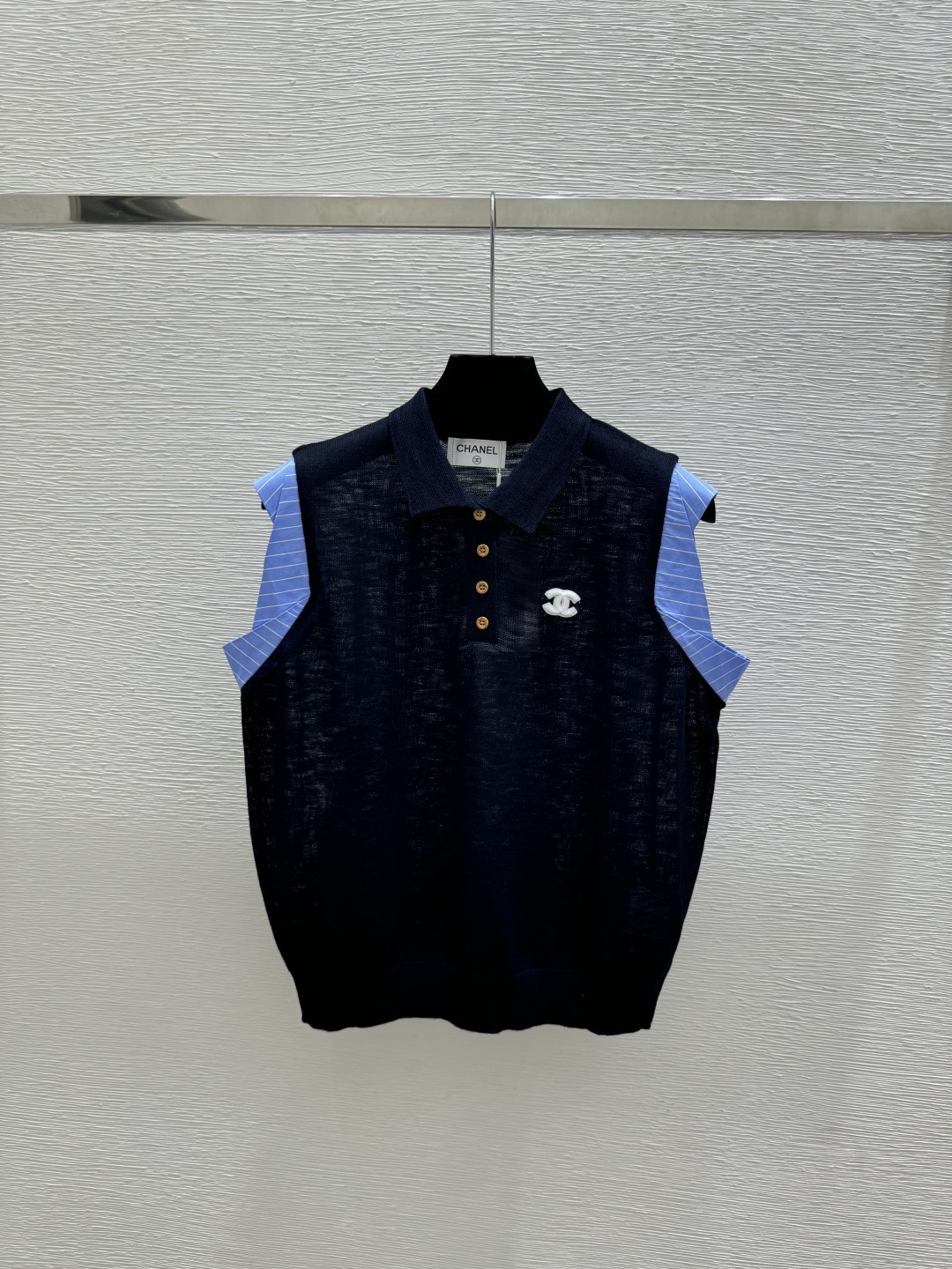 🆕CH家🆕  春夏新款 撞色简约翻领针织背心颜色：白色 宝蓝 黑色尺码：36.38.40