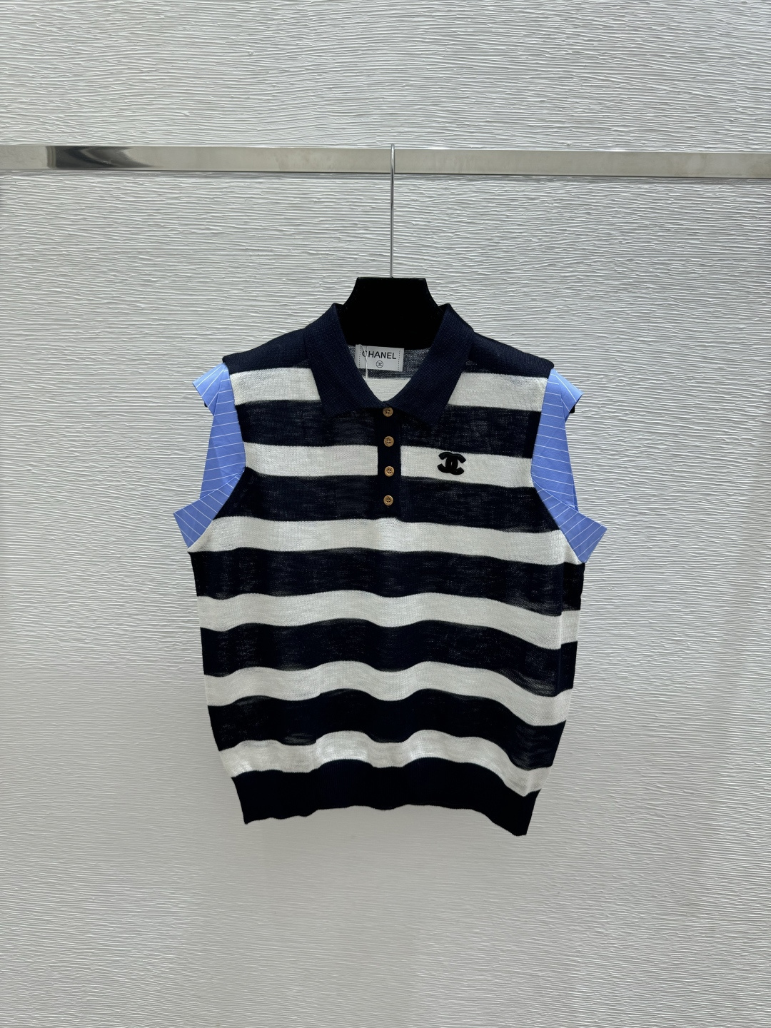 🆕CH家🆕  春夏新款 撞色简约翻领针织背心颜色：白色 宝蓝 黑色尺码：36.38.40