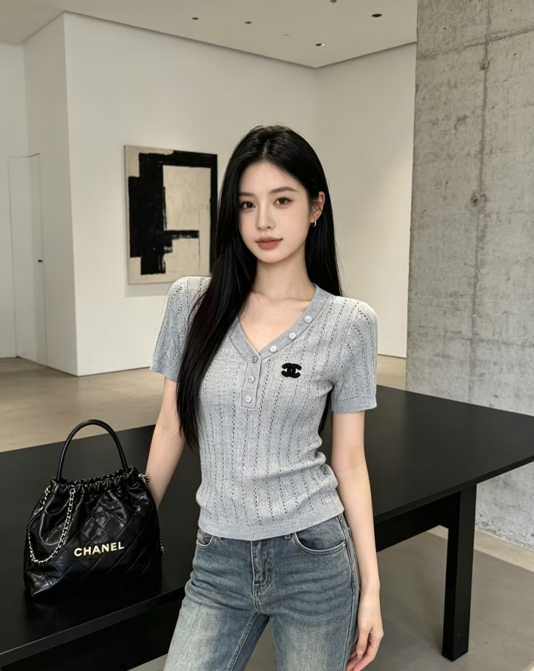 🆕CH家🆕  春夏新款 纯色简约V领针织短袖颜色：杏色 灰色尺码：36.38.40