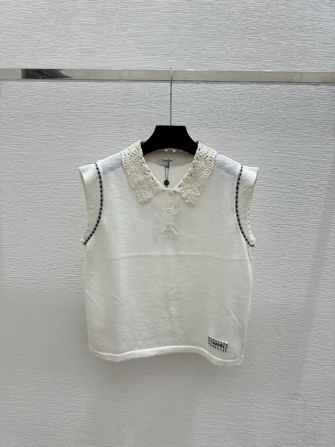 🆕CH家🆕  春夏新款 撞色翻领简约针织短袖颜色：白色 黑色尺码：36.38.40