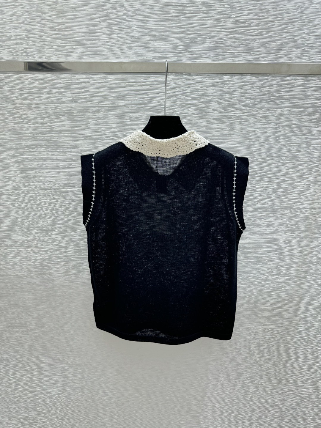 🆕CH家🆕  春夏新款 撞色翻领简约针织短袖颜色：白色 黑色尺码：36.38.40