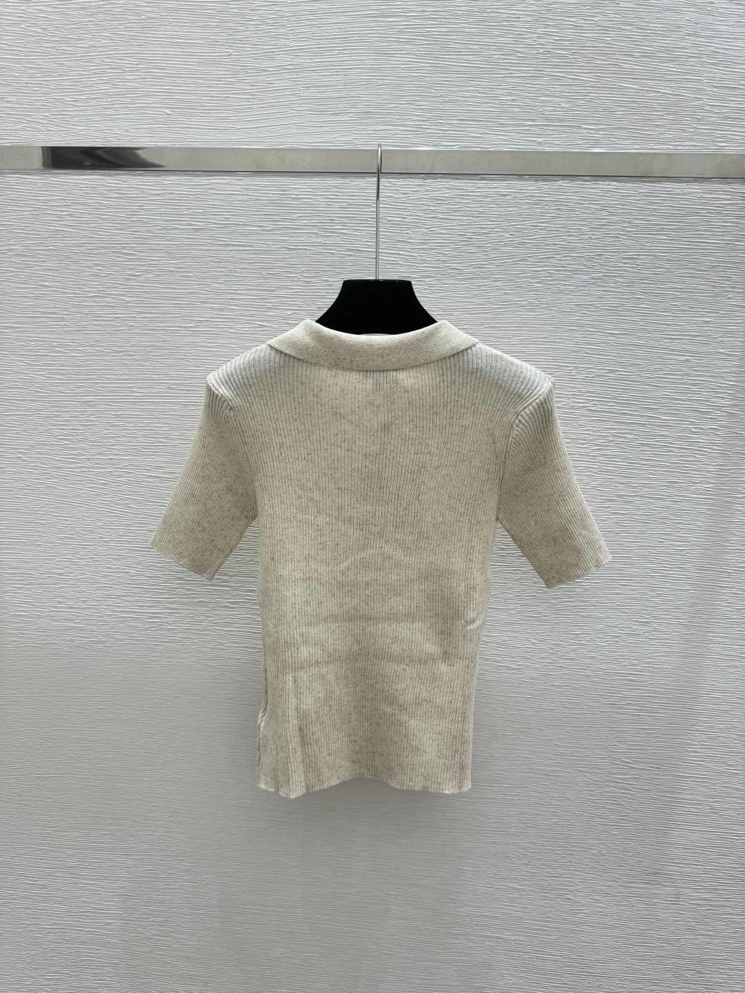 🆕CH家🆕  春夏新款 纯色简约翻领针织短袖颜色：杏色尺码：36.38.40