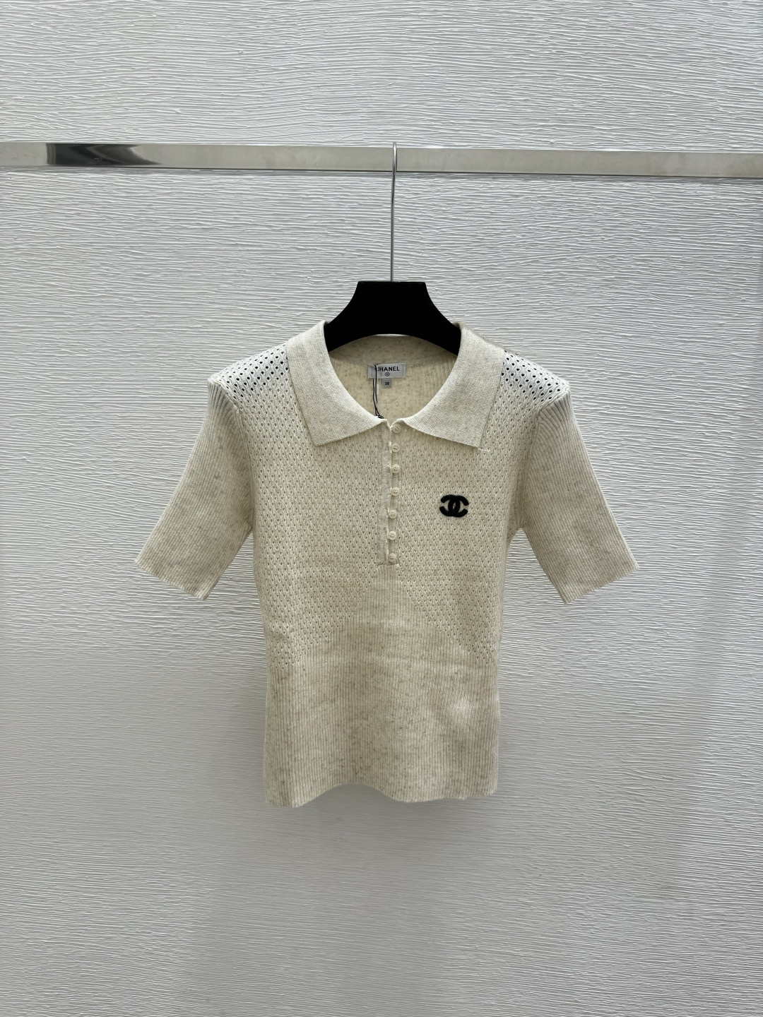 🆕CH家🆕  春夏新款 纯色简约翻领针织短袖颜色：杏色尺码：36.38.40