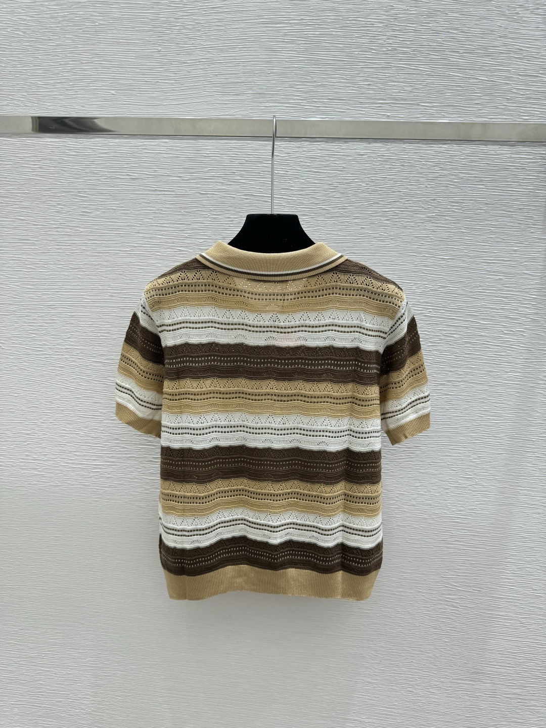 🆕M家🆕  春夏新款 撞色条纹翻领针织短袖颜色：卡其尺码：36.38.40