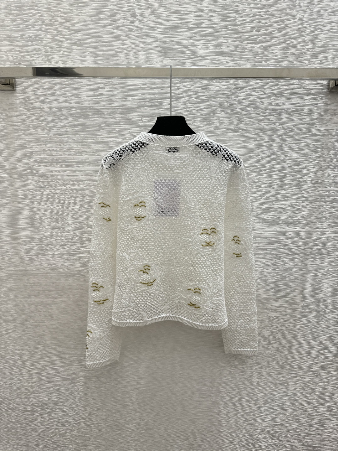 🆕CH家🆕  春夏新款 撞色山茶花镂空圆领针织长袖颜色：白色 粉色 蓝色 黑色尺码：36.38.40
