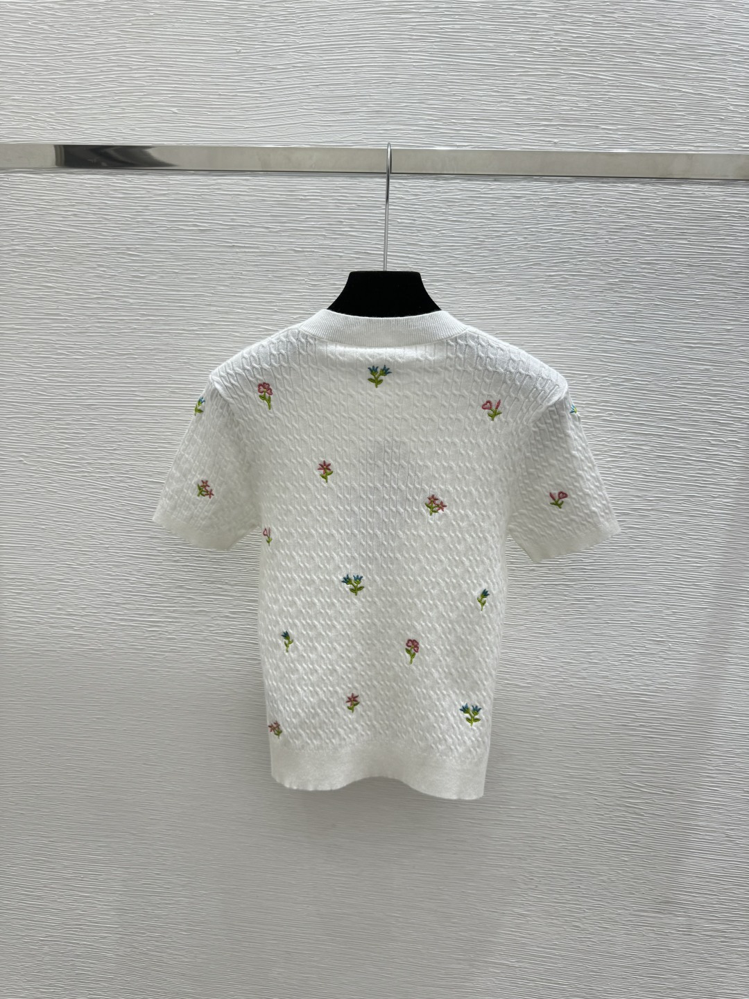 🆕D家🆕  春夏新款 撞色花卉圆领针织短袖颜色：白色 尺码：36.38.40