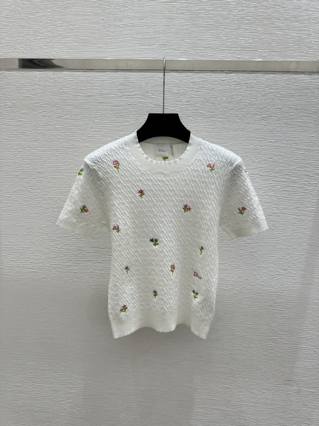🆕D家🆕  春夏新款 撞色花卉圆领针织短袖颜色：白色 尺码：36.38.40