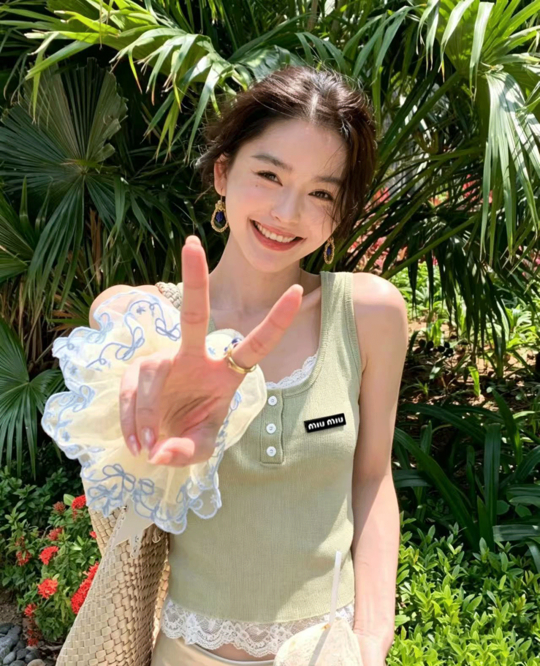 🆕M家🆕  春夏新款 撞色假老金圆领针织背心颜色：卡其 黑色尺码：36.38.40